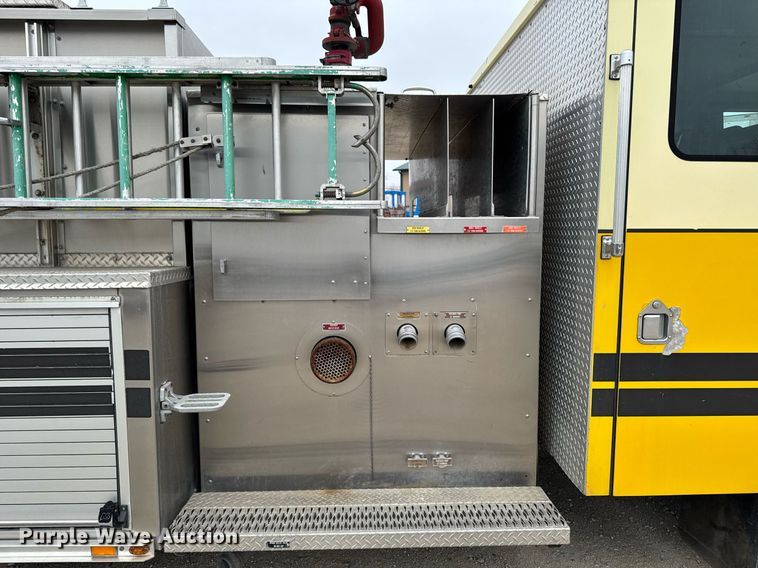 image for item EM3768 2001 HME INC 4465 400 pumper fire truck