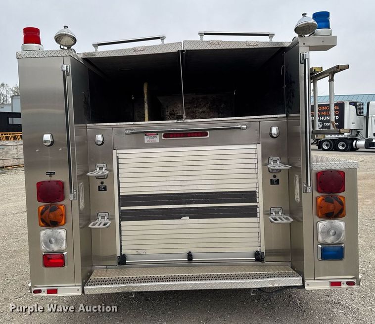 image for item EM3768 2001 HME INC 4465 400 pumper fire truck