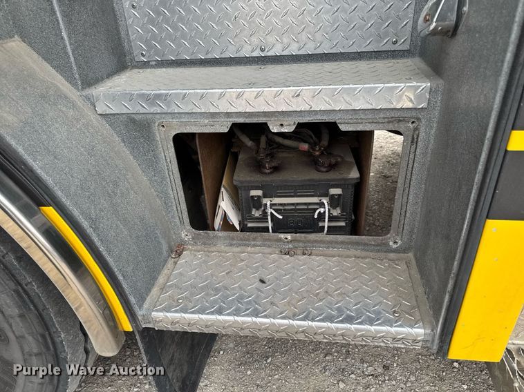 image for item EM3768 2001 HME INC 4465 400 pumper fire truck