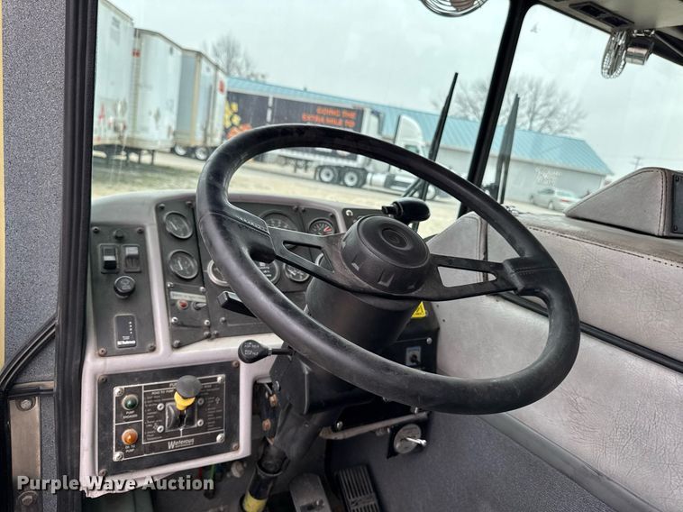 image for item EM3768 2001 HME INC 4465 400 pumper fire truck