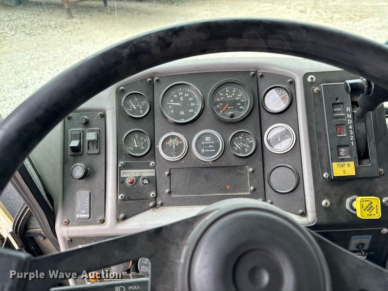 image for item EM3768 2001 HME INC 4465 400 pumper fire truck