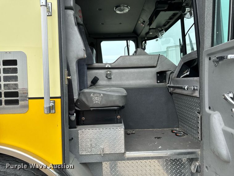 image for item EM3768 2001 HME INC 4465 400 pumper fire truck