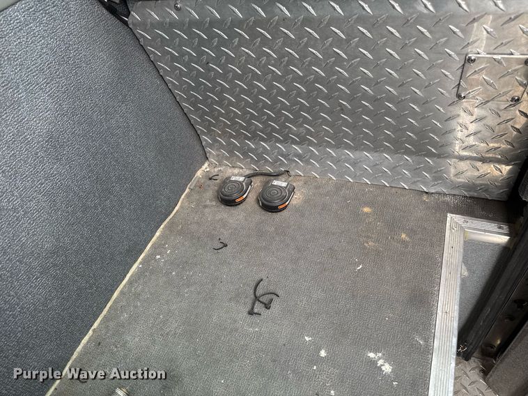 image for item EM3768 2001 HME INC 4465 400 pumper fire truck