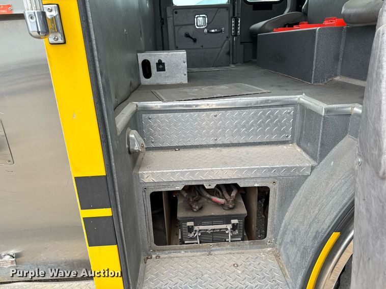 image for item EM3768 2001 HME INC 4465 400 pumper fire truck