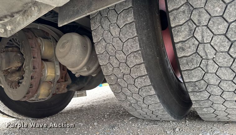 image for item EM3768 2001 HME INC 4465 400 pumper fire truck