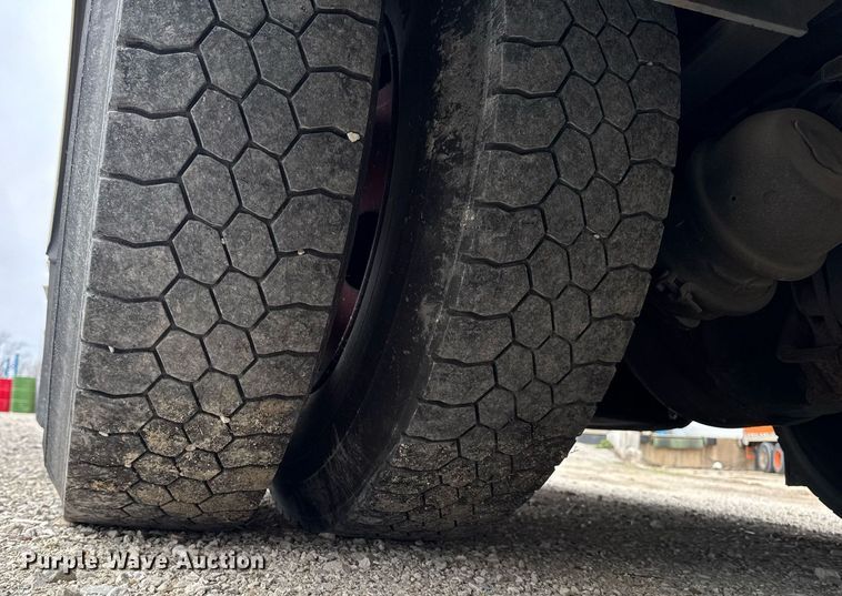 image for item EM3768 2001 HME INC 4465 400 pumper fire truck