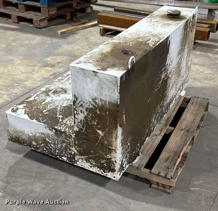 image for item EM3778 (4) Fuel tanks