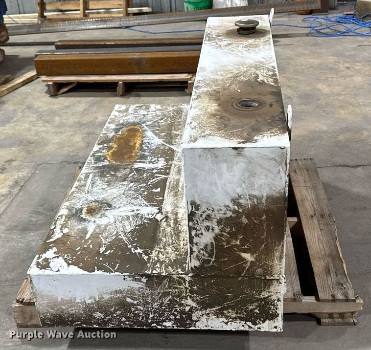 image for item EM3778 (4) Fuel tanks