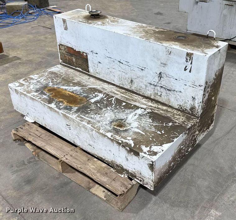 image for item EM3778 (4) Fuel tanks