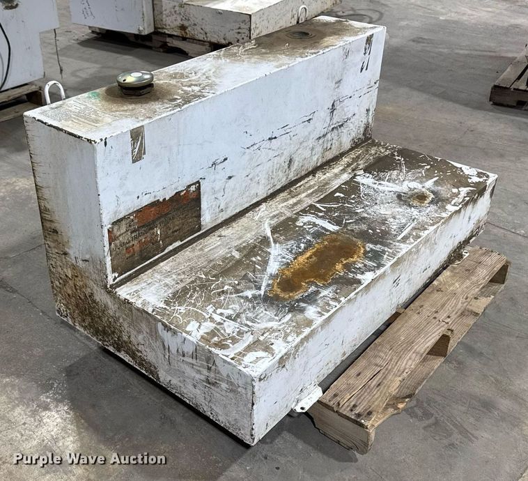 image for item EM3778 (4) Fuel tanks