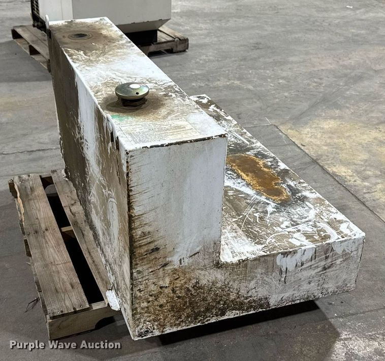 image for item EM3778 (4) Fuel tanks