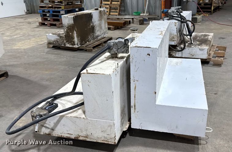 image for item EM3778 (4) Fuel tanks