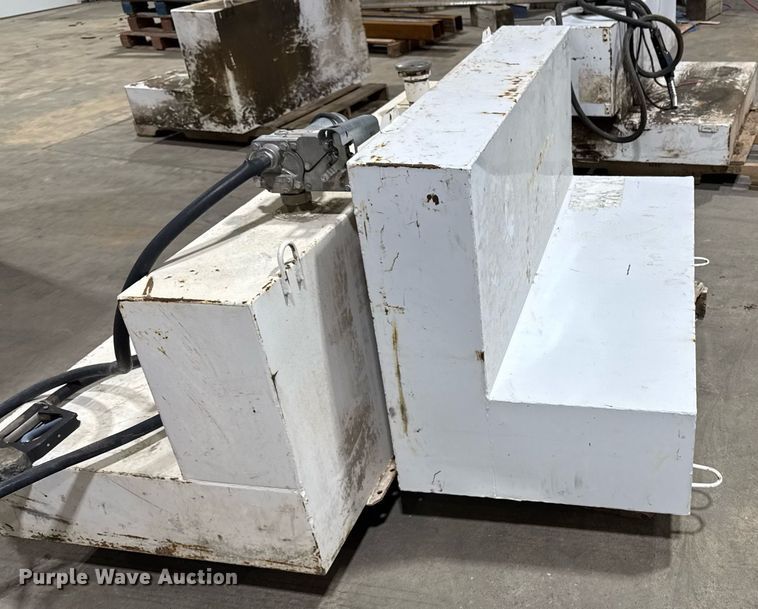 image for item EM3778 (4) Fuel tanks