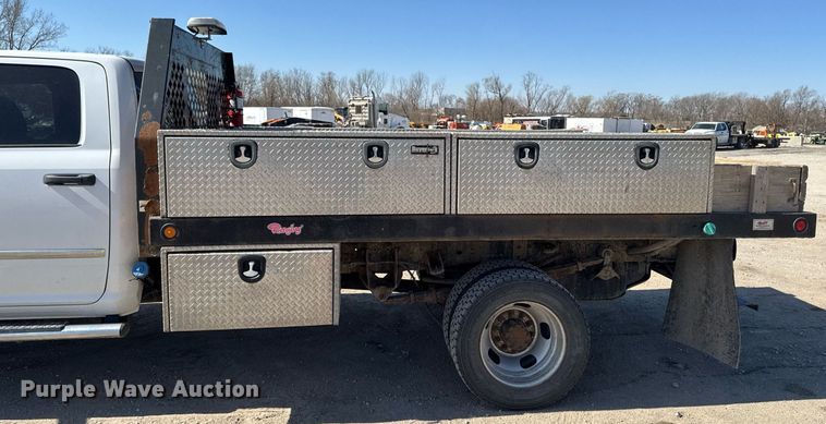 image for item EM3787 2017 Dodge Ram 5500 Crew Cab flatbed truck
