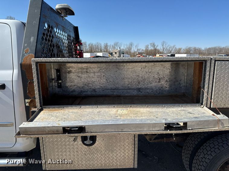 image for item EM3787 2017 Dodge Ram 5500 Crew Cab flatbed truck
