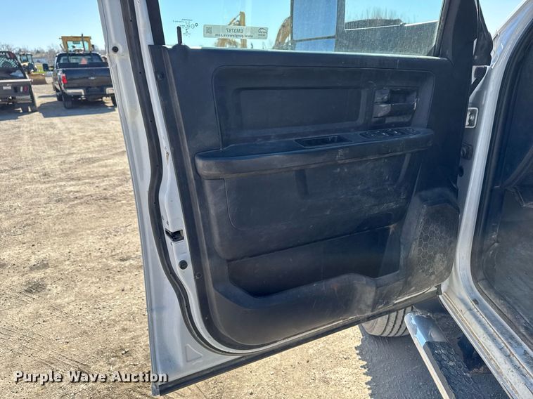 image for item EM3787 2017 Dodge Ram 5500 Crew Cab flatbed truck