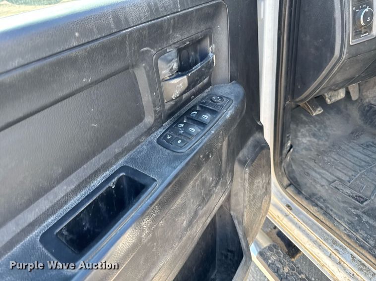 image for item EM3787 2017 Dodge Ram 5500 Crew Cab flatbed truck