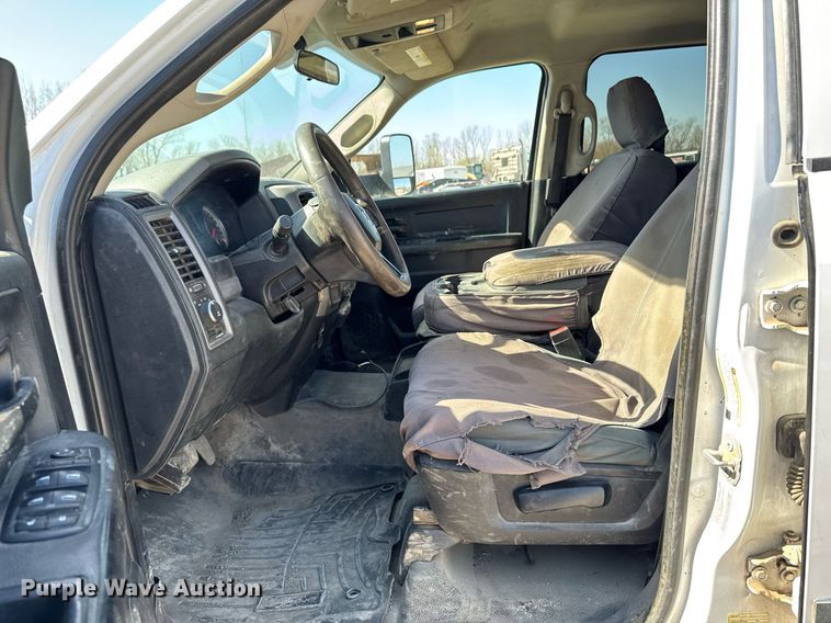 image for item EM3787 2017 Dodge Ram 5500 Crew Cab flatbed truck