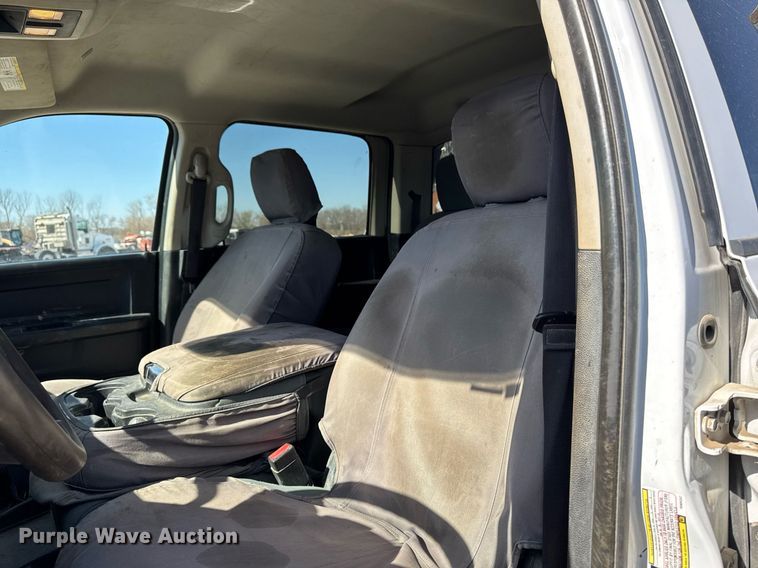 image for item EM3787 2017 Dodge Ram 5500 Crew Cab flatbed truck