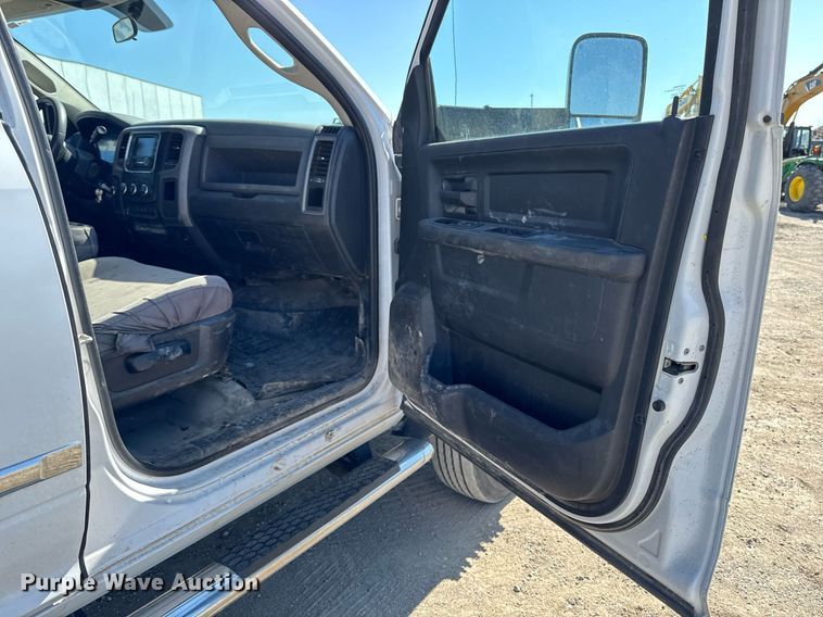 image for item EM3787 2017 Dodge Ram 5500 Crew Cab flatbed truck