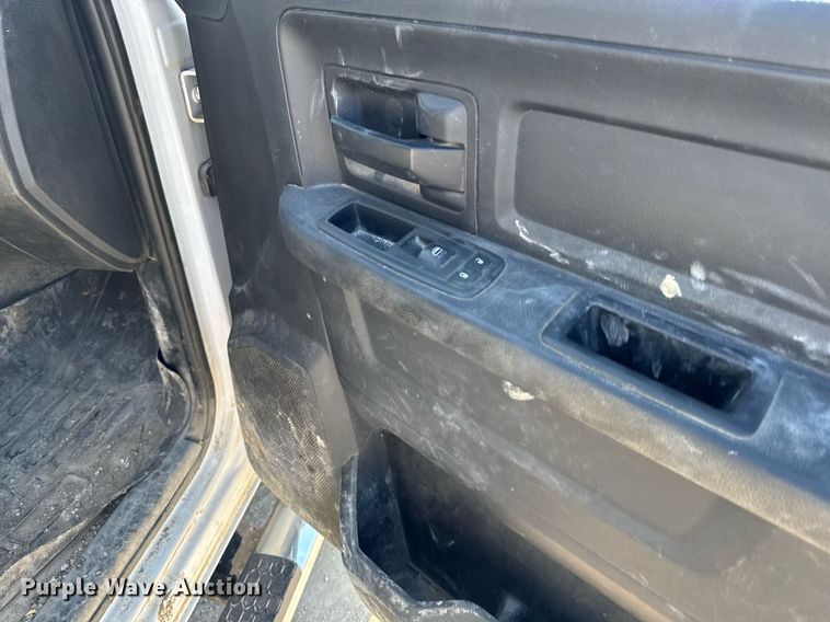 image for item EM3787 2017 Dodge Ram 5500 Crew Cab flatbed truck