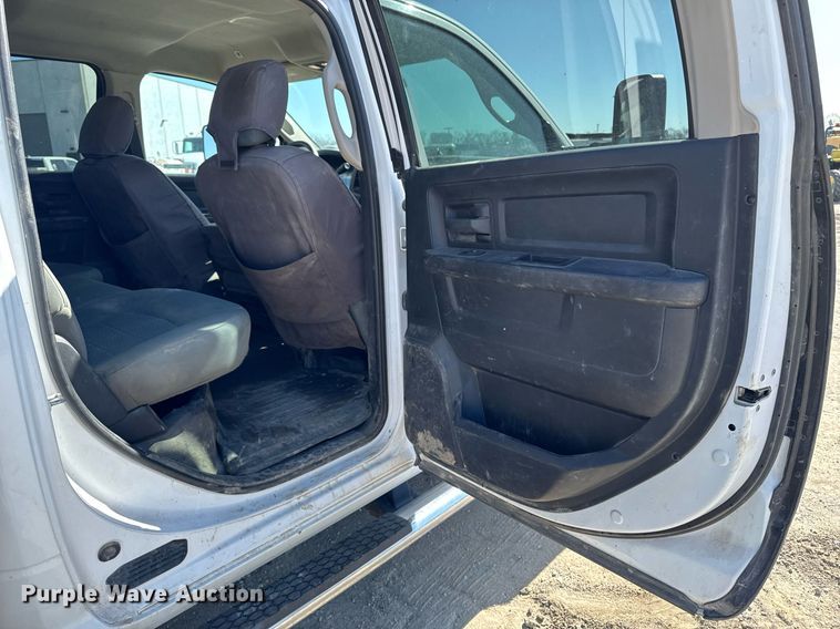 image for item EM3787 2017 Dodge Ram 5500 Crew Cab flatbed truck