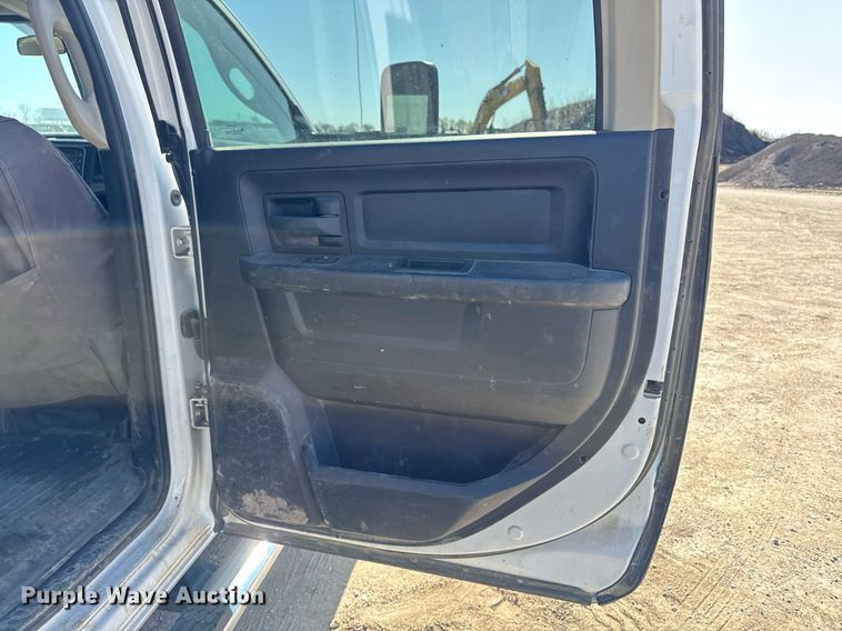 image for item EM3787 2017 Dodge Ram 5500 Crew Cab flatbed truck