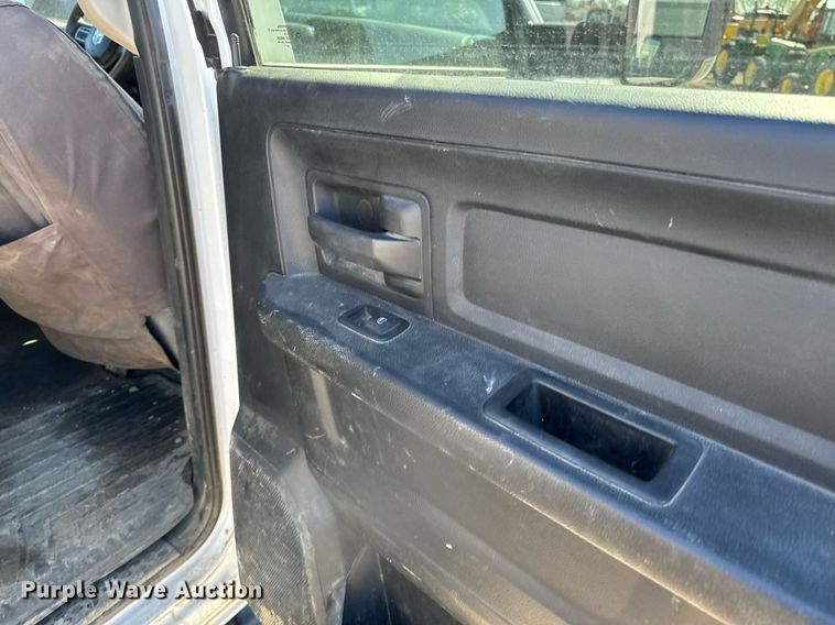 image for item EM3787 2017 Dodge Ram 5500 Crew Cab flatbed truck