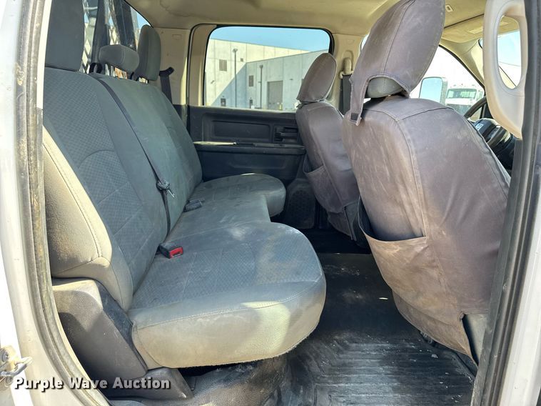 image for item EM3787 2017 Dodge Ram 5500 Crew Cab flatbed truck