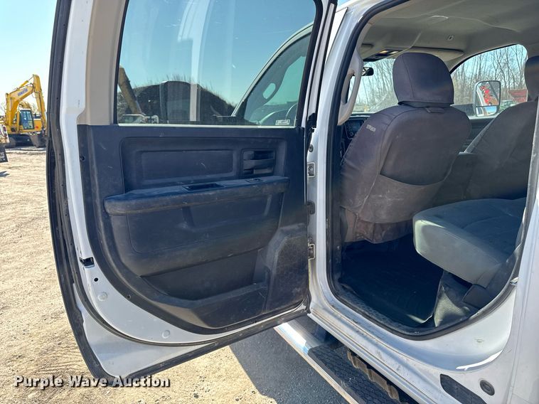 image for item EM3787 2017 Dodge Ram 5500 Crew Cab flatbed truck