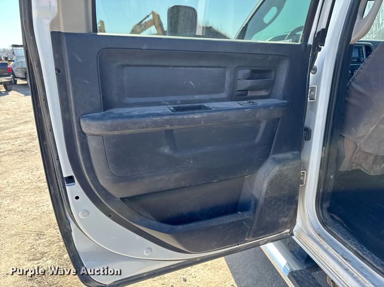 image for item EM3787 2017 Dodge Ram 5500 Crew Cab flatbed truck