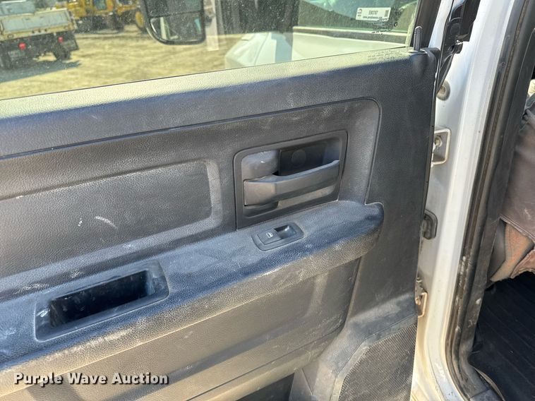 image for item EM3787 2017 Dodge Ram 5500 Crew Cab flatbed truck