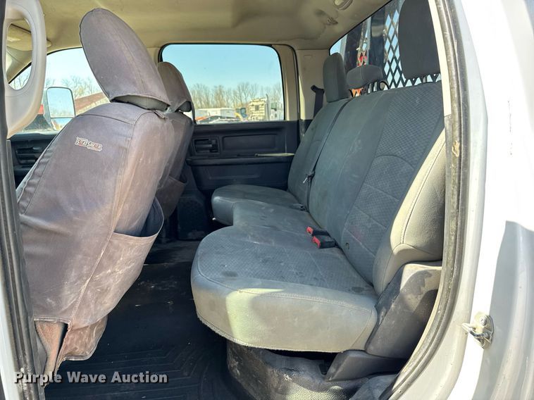 image for item EM3787 2017 Dodge Ram 5500 Crew Cab flatbed truck