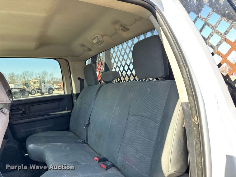 image for item EM3787 2017 Dodge Ram 5500 Crew Cab flatbed truck