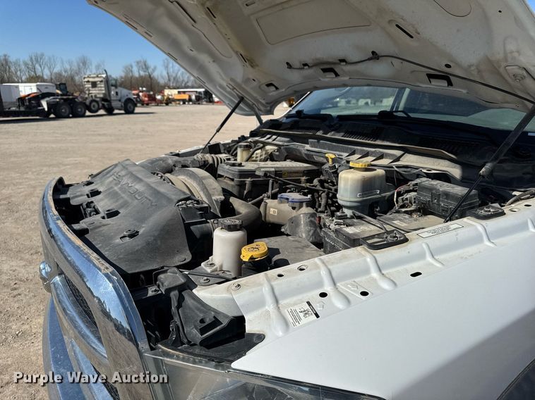 image for item EM3787 2017 Dodge Ram 5500 Crew Cab flatbed truck