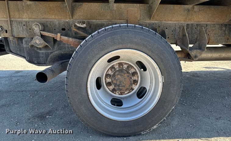 image for item EM3787 2017 Dodge Ram 5500 Crew Cab flatbed truck