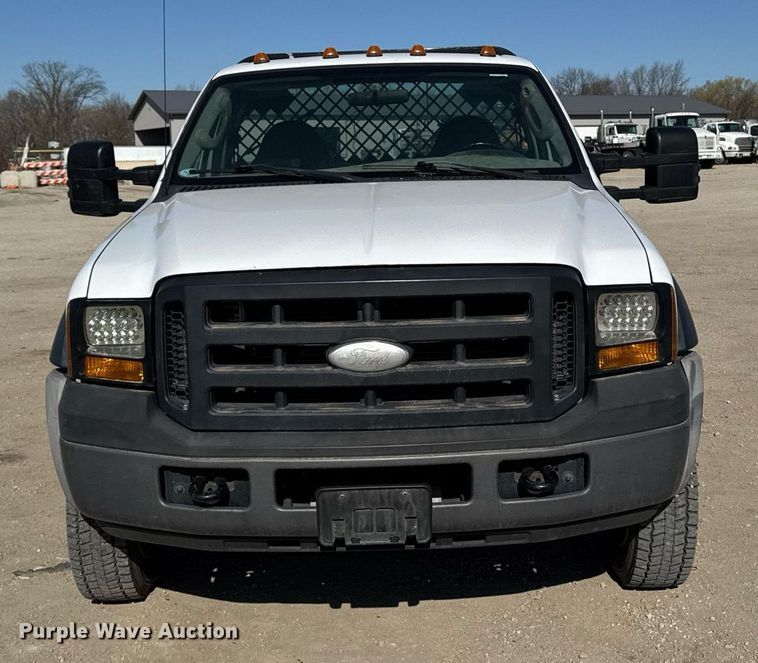 image for item EM3792 2007 Ford F550 Super Duty XL flatbed truck