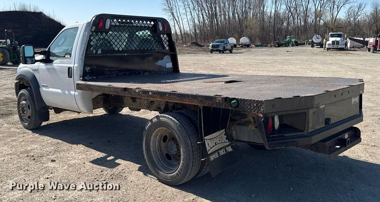 image for item EM3792 2007 Ford F550 Super Duty XL flatbed truck