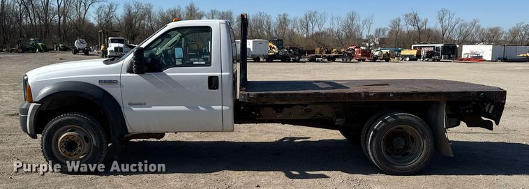 image for item EM3792 2007 Ford F550 Super Duty XL flatbed truck