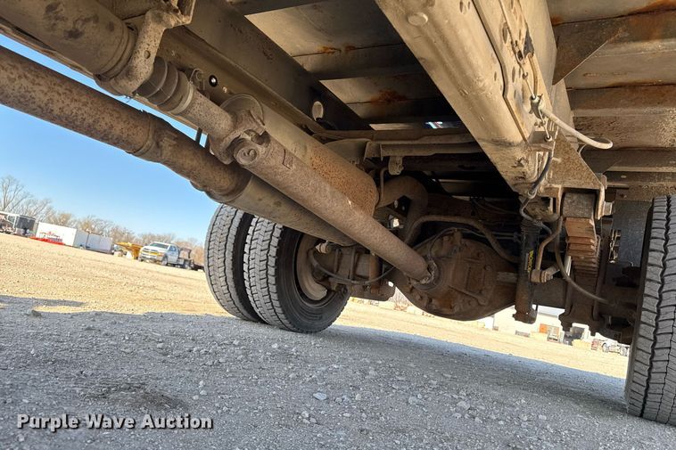 image for item EM3792 2007 Ford F550 Super Duty XL flatbed truck