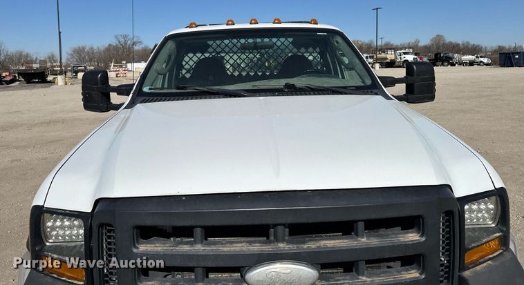 image for item EM3792 2007 Ford F550 Super Duty XL flatbed truck