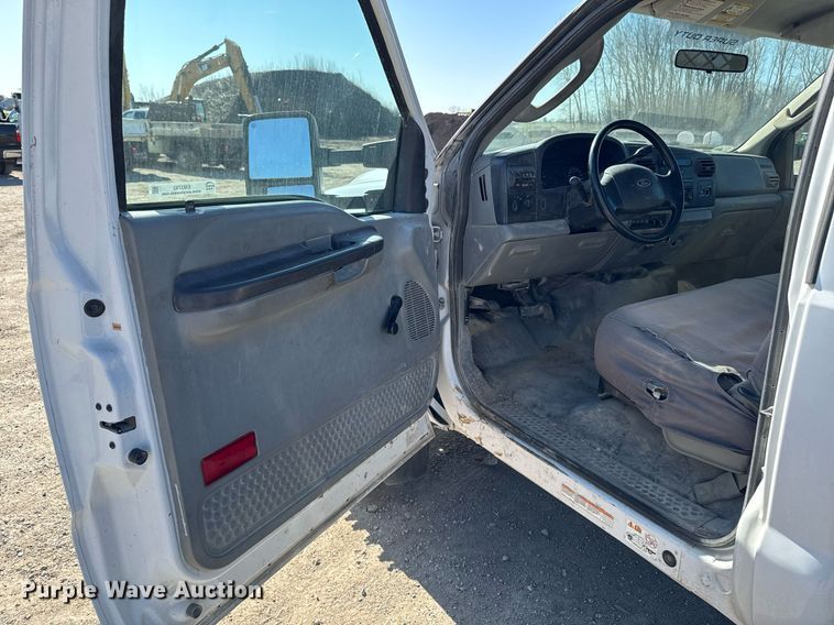 image for item EM3792 2007 Ford F550 Super Duty XL flatbed truck