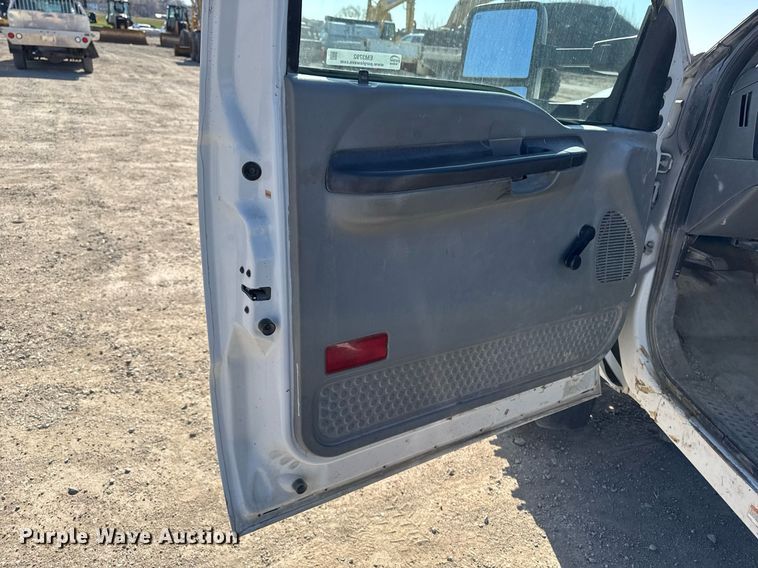 image for item EM3792 2007 Ford F550 Super Duty XL flatbed truck