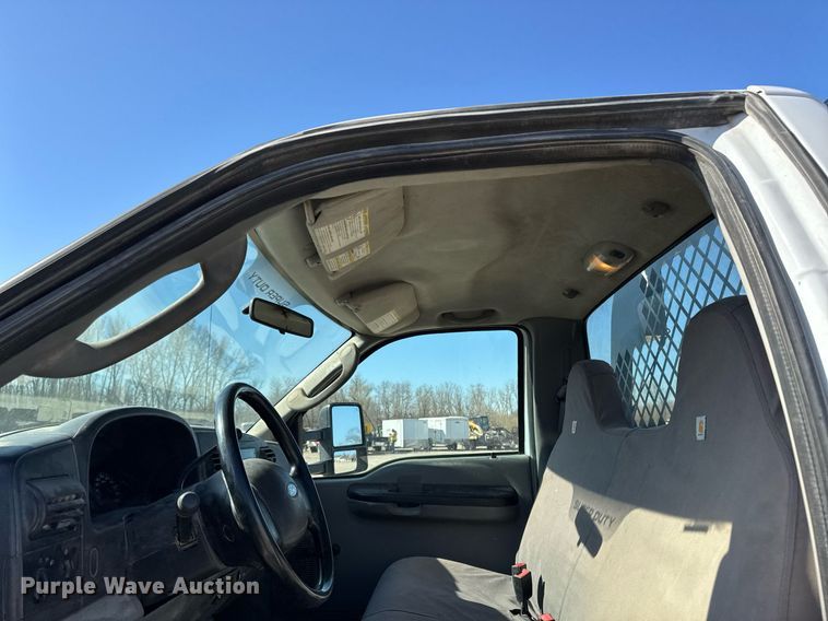 image for item EM3792 2007 Ford F550 Super Duty XL flatbed truck