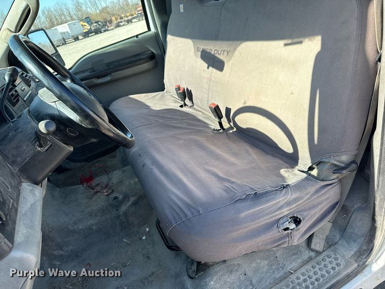 image for item EM3792 2007 Ford F550 Super Duty XL flatbed truck