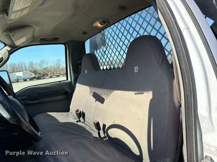 image for item EM3792 2007 Ford F550 Super Duty XL flatbed truck