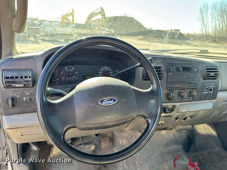 image for item EM3792 2007 Ford F550 Super Duty XL flatbed truck