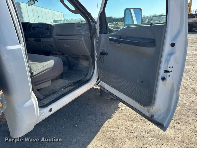 image for item EM3792 2007 Ford F550 Super Duty XL flatbed truck