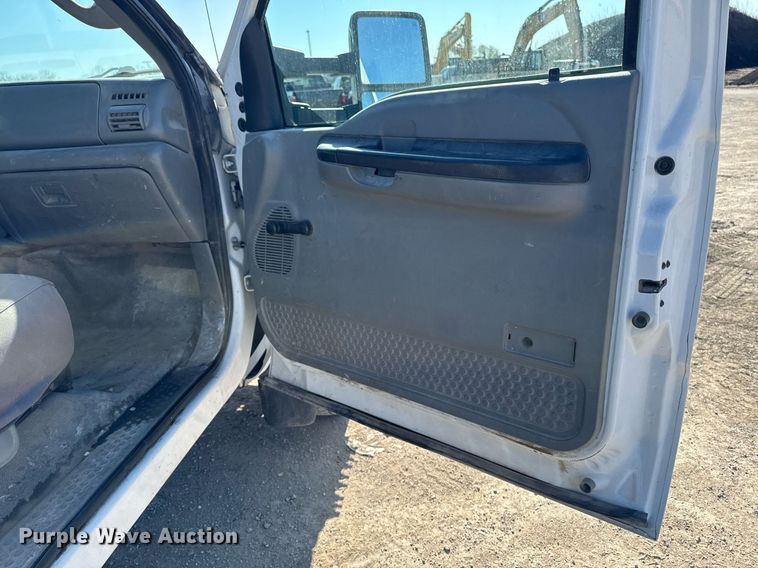 image for item EM3792 2007 Ford F550 Super Duty XL flatbed truck