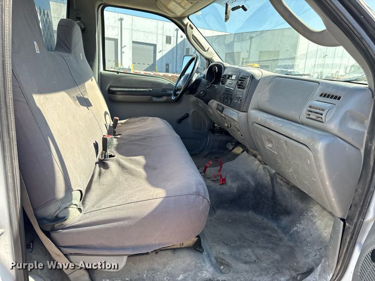 image for item EM3792 2007 Ford F550 Super Duty XL flatbed truck